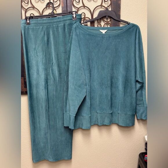 Time & Tru 2 piece soft shirt & pant set - Picture 1 of 3
